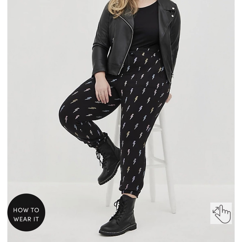 NWT Torrid relaxed fit jogger lightning bolt size 00